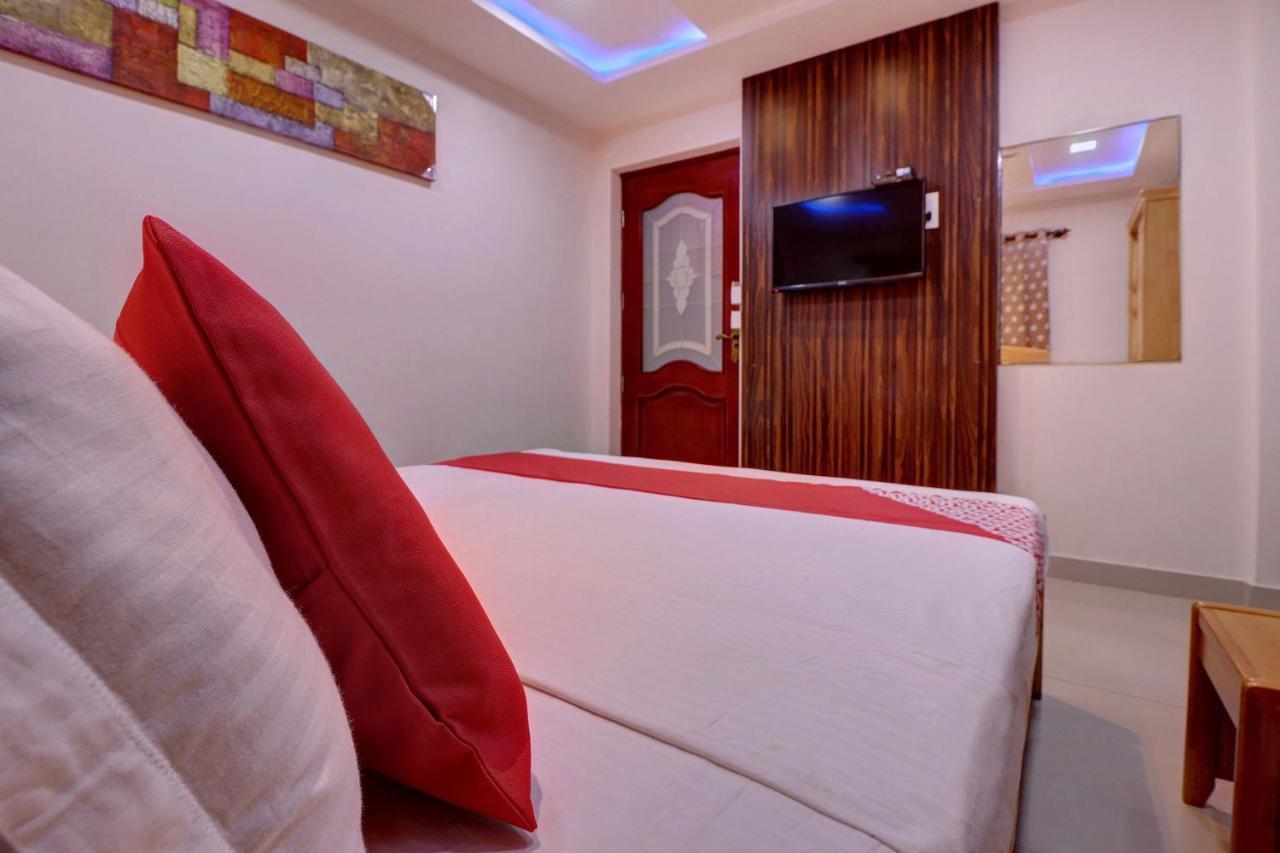 Oyo 24245 Dv Residency Hotel Bhadravati Kültér fotó