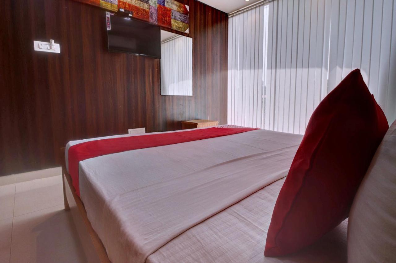 Oyo 24245 Dv Residency Hotel Bhadravati Kültér fotó
