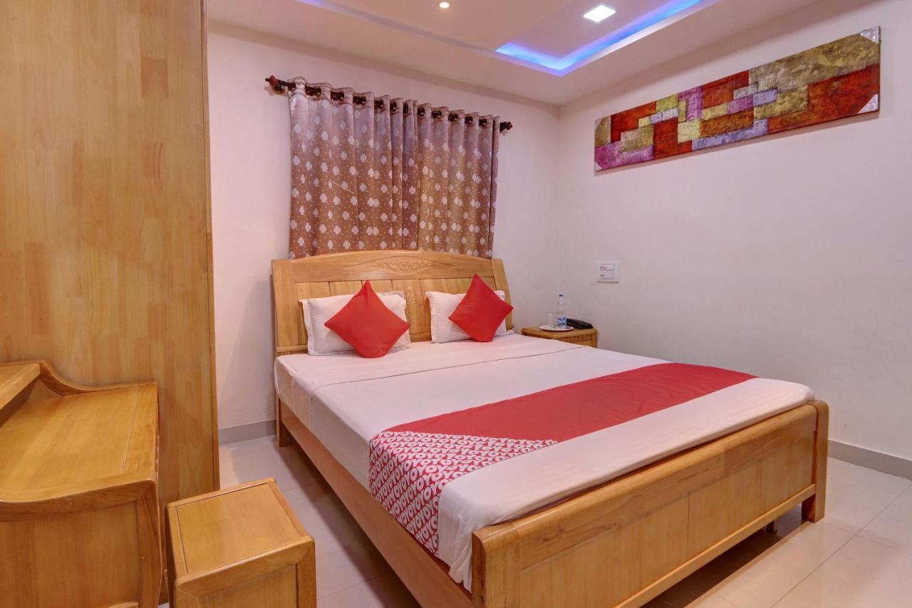 Oyo 24245 Dv Residency Hotel Bhadravati Kültér fotó