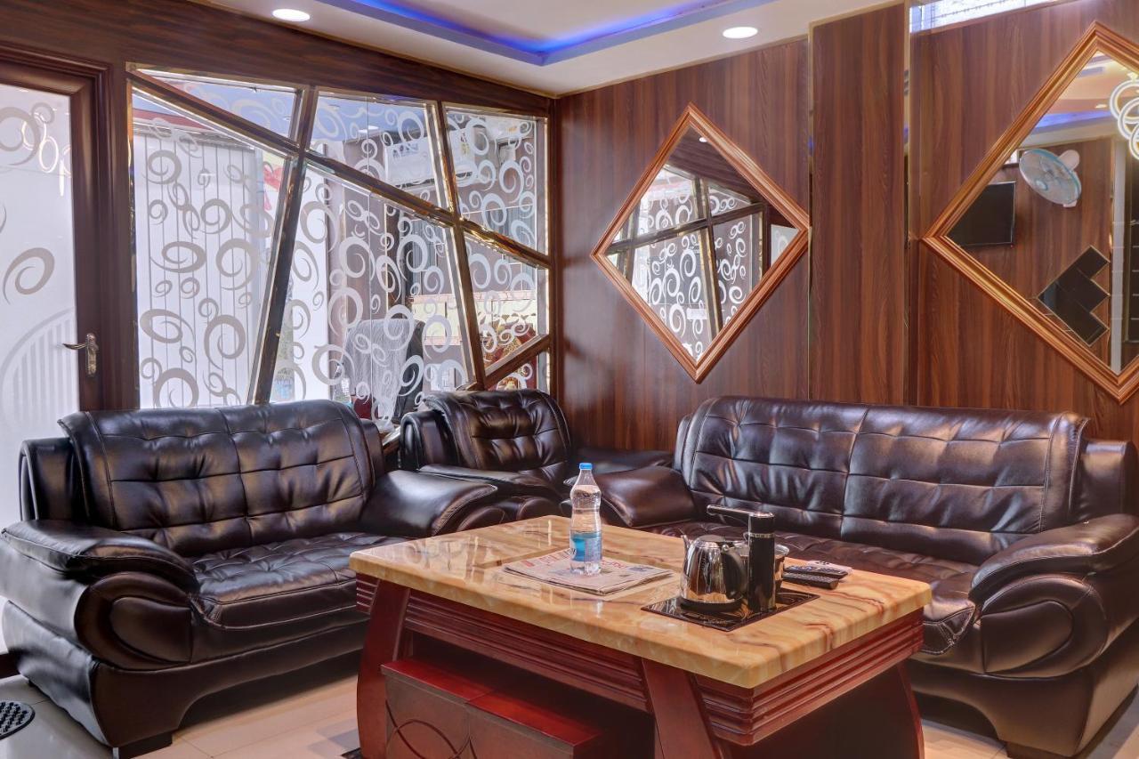 Oyo 24245 Dv Residency Hotel Bhadravati Kültér fotó