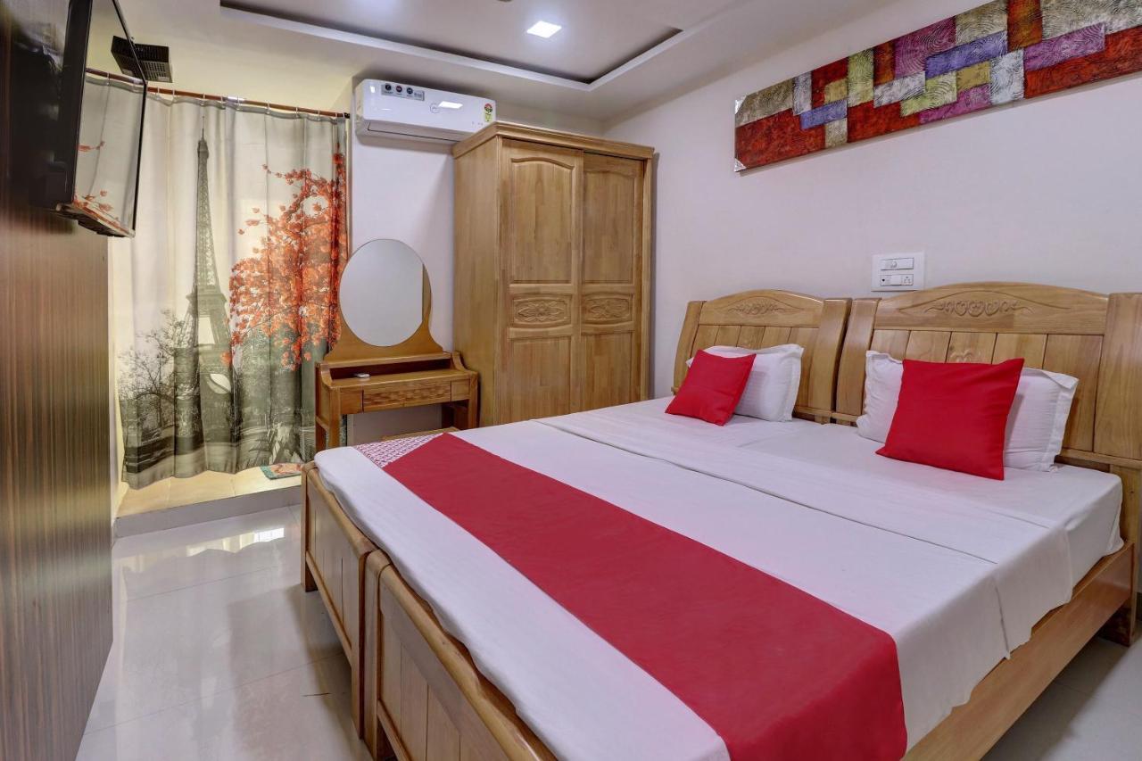 Oyo 24245 Dv Residency Hotel Bhadravati Kültér fotó