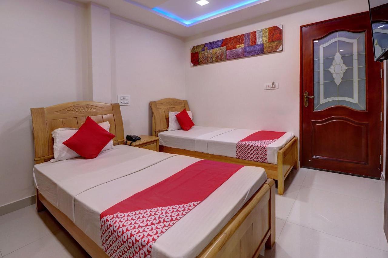 Oyo 24245 Dv Residency Hotel Bhadravati Kültér fotó