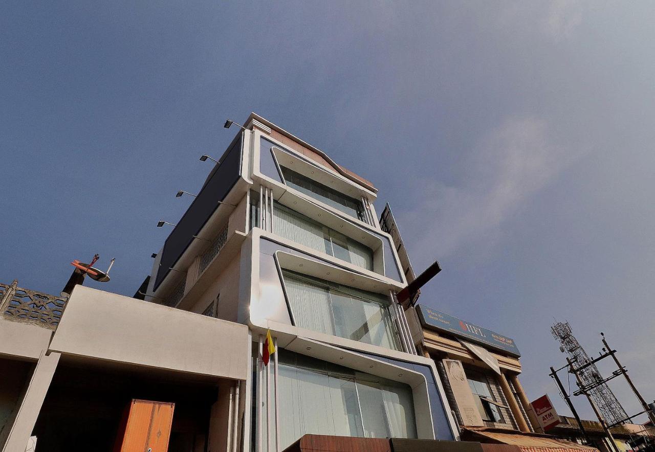 Oyo 24245 Dv Residency Hotel Bhadravati Kültér fotó