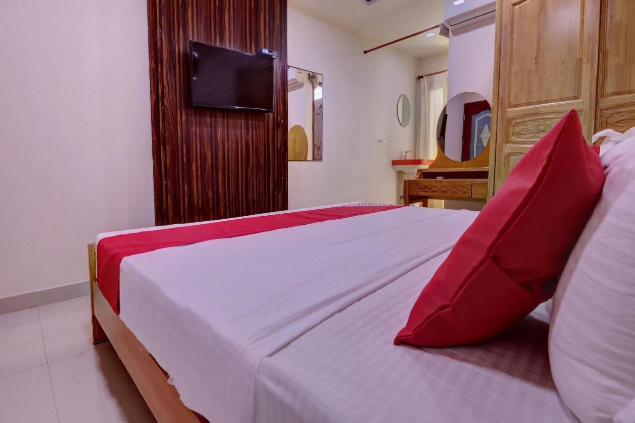 Oyo 24245 Dv Residency Hotel Bhadravati Kültér fotó